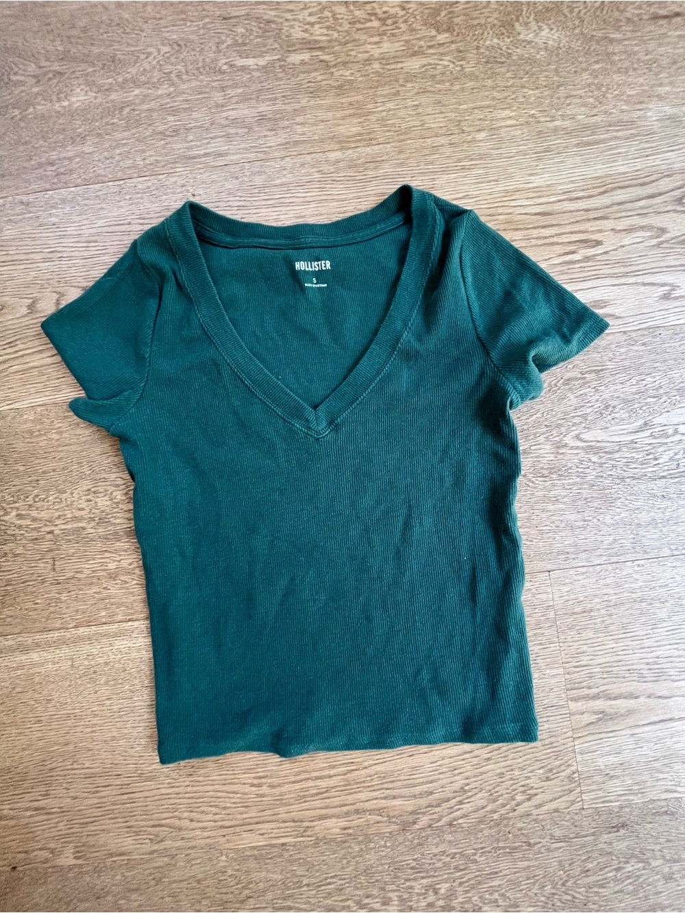 Hollister Forest Green V-Neck Ribbed Short Sleeve Tee